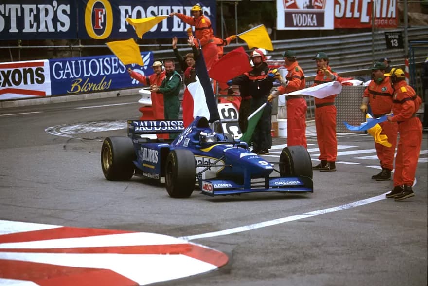 Суперкар-внедорожник и милые вуатюретки: французские производители, о которых почти не знают - Image 2